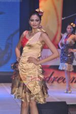Shonal Rawat walk the ramp for INIFD Annual Fashion show in St Andrews on 2nd July 2011 (114).JPG